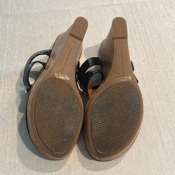 Tommy Hilfiger Women’s Wedges w/ Black Strap Size 9 Amazing condition - Picture 14 of 15
